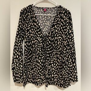 Vince Camuto open front cardigan with tie front. Black with cream spots.…